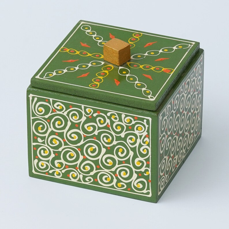 Wooden Dry Fruit Box for home decor, Handpainted snack box, chocolate box, Indian spice box, chocolate gift box, Handmade Gifts for her - Deveie